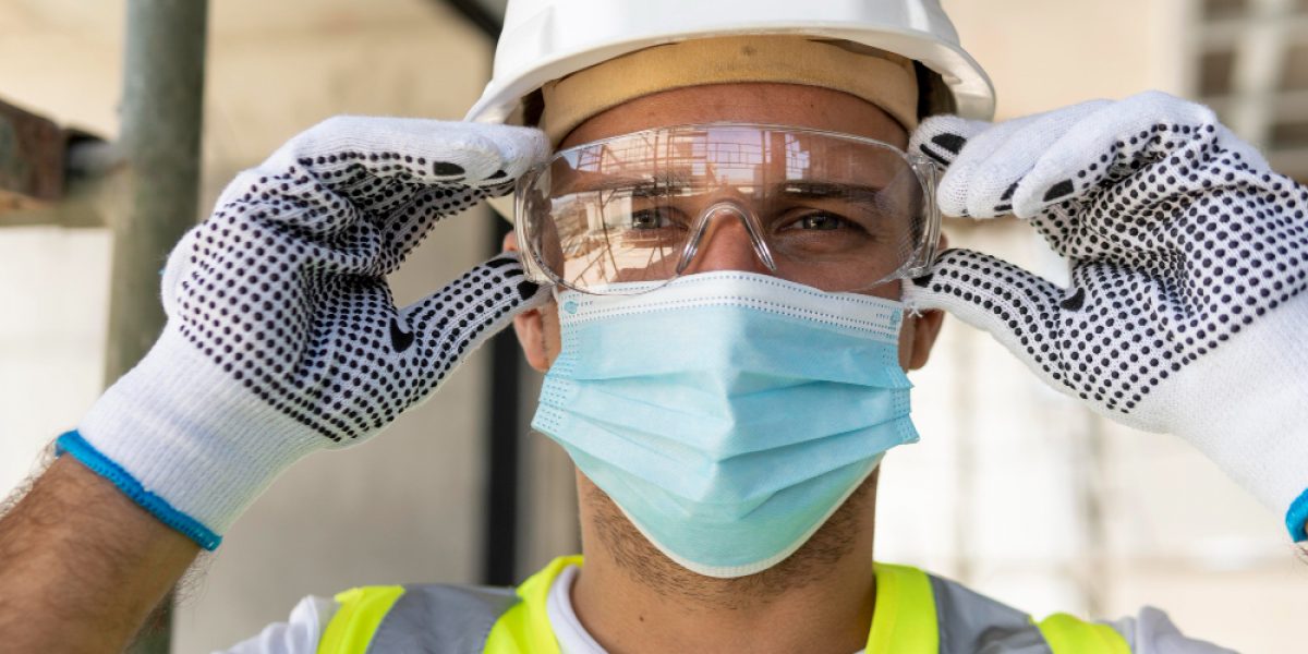 worker-wearing-safety-glasses-construction-site